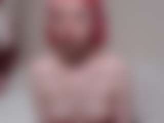 Live cam show with KatieMelone - Nympho on AdultVida.com