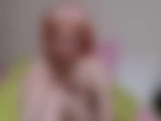 Live cam show with KatieMelone - Petite on CamSodaAdn