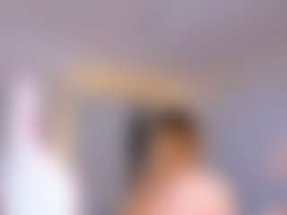 Live cam show with Eva William - Blonde Hair on AdultVida.com