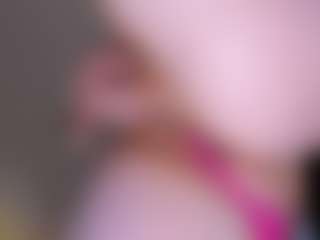 Live cam show with Eva William - Blonde Hair Fetish on AdultVida.com