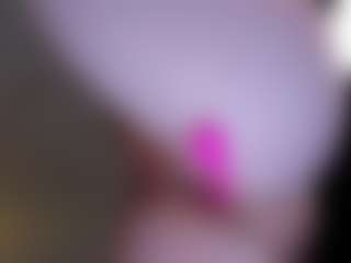 Live cam show with Eva William - Hush on Camsoda