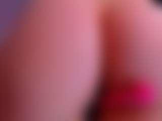 Live cam show with Eva William - Squirt on Camsoda