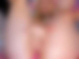 Live cam show with Eva William - Shaved Pussy on madthumbs