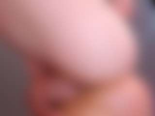 Live cam show with Eva William - Athletic Teen (18+) on Fling VIP Chat
