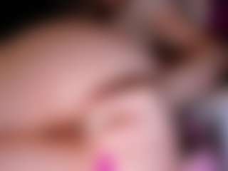 Live cam show with Eva William - Smoking on CamSodaAdn
