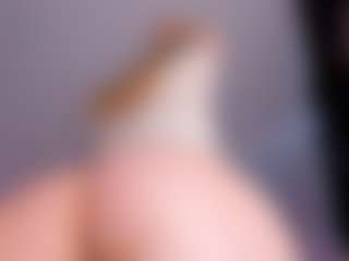 Live cam show with Eva William - Smoking on googirlz