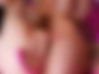 Live cam show with Eva William - Smoking on madthumbs