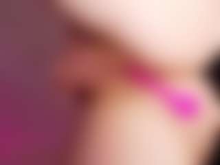 Live cam show with Eva William - Athletic Dildo on Gym Cam Girls