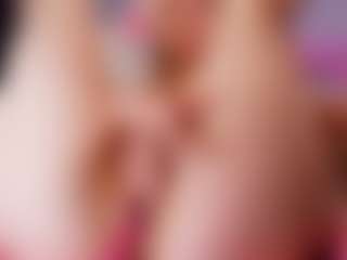 Live cam show with Eva William - Deepthroat on Camsoda
