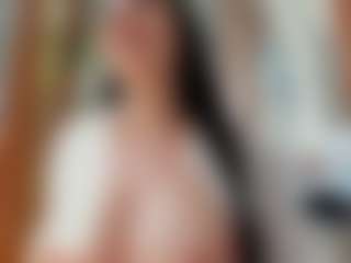 Live cam show with Naila - Tease on SquirtSoMuch