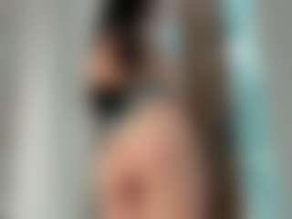 Live cam show with Naila - Spank on Camsoda