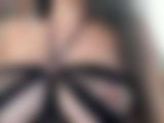 Live cam show with Naila - Upskirt on crypto-cams