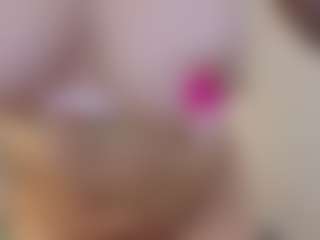 Live cam show with Bella-Jagger - Toys on AdultVida.com
