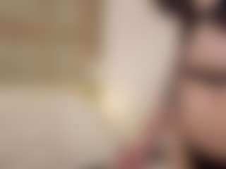 Live cam show with Bella-Jagger - Deepthroat on SxyPornLive