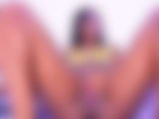Live-Cam-Show mit BritneyVega - Black Squirt auf Camsoda