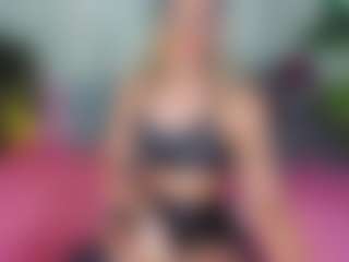 Live cam show with miley-777 - Tease on Gym Cam Girls