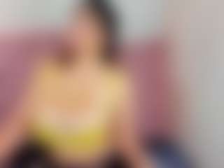 Live cam show with moniquehicks - Living Room on StripNow