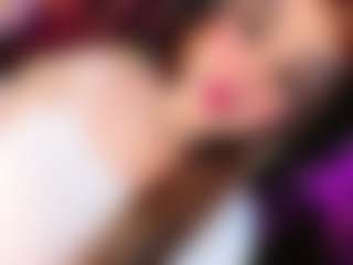 Live cam show with Camila Vasquezz - White on StripNow