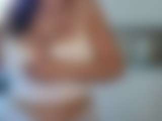 Pokaz na żywo z BustyHousewife - Lush na Camsoda