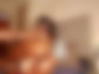 Live cam show with sxxymelanin - Tease Curvy on Dolls Live