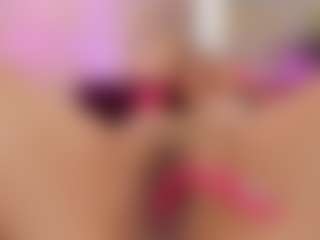 Live cam show with LUNA CHERRY - Fingering White on livesexfox.com | colombia