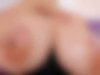 LUNA CHERRY's Live Sex Cam Show