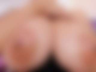 LUNA CHERRY's Live Sex Cam Show