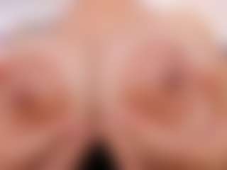 LUNA CHERRY's Live Sex Cam Show