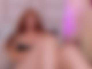 Live cam show with AriaRusso - Fingers on Camsoda