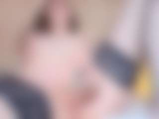 Live cam show with EdaBonne - Living Room on AdultVida.com