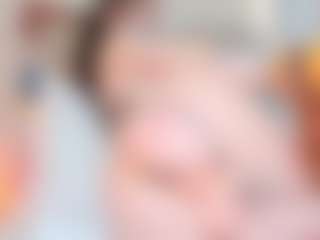 Live cam show with EdaBonne - Living Room on AdultVida.com