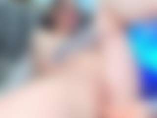 Live cam show with EdaBonne - Living Room on Camsoda