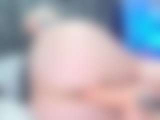 Live cam show with EdaBonne - Living Room on Camsoda