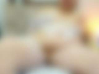 Rachele-x MILF en webcam transmitiendo en vivo