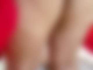 Rachele-x MILF webcam performer live streaming