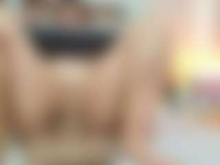 Rachele-x MILF webcam performer live streaming