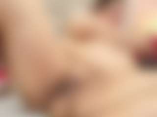 Rachele-x MILF webcam performer live streaming