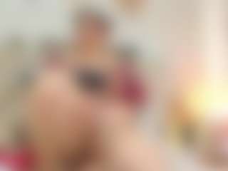 Rachele-x MILF webcam performer live streaming