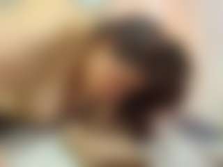 Rachele-x MILF webcam performer live streaming