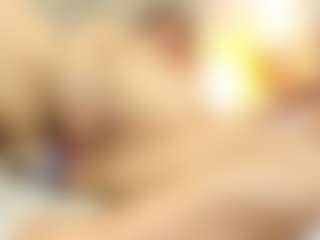 Rachele-x MILF webcam performer live streaming