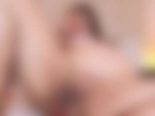 Rachele-x MILF webcam performer live streaming