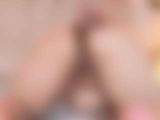 Rachele-x MILF webcam performer live streaming