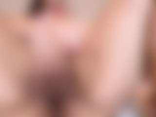 Rachele-x MILF webcam performer live streaming