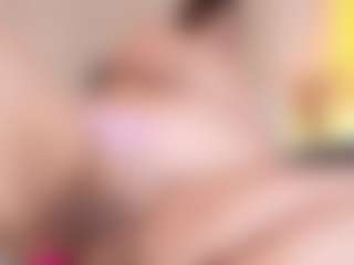 Rachele-x MILF webcam performer live streaming