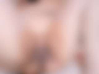 Rachele-x MILF webcam performer live streaming