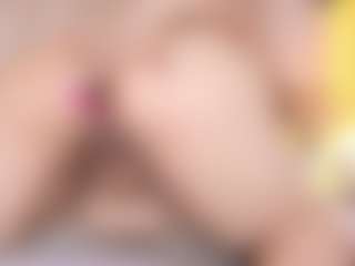 Rachele-x MILF webcam performer live streaming