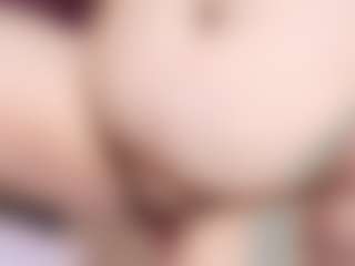 Rachele-x MILF webcam performer live streaming