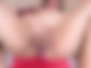 Rachele-x MILF webcam performer live streaming
