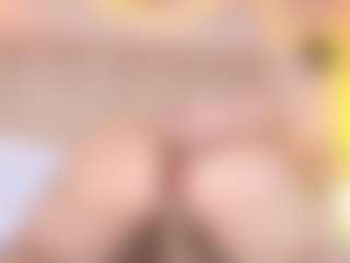 Rachele-x MILF webcam performer live streaming
