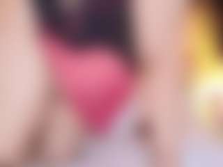 Rachele-x MILF webcam performer live streaming